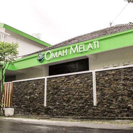 Omah Melati - Vacation Home Surakarta  Экстерьер фото