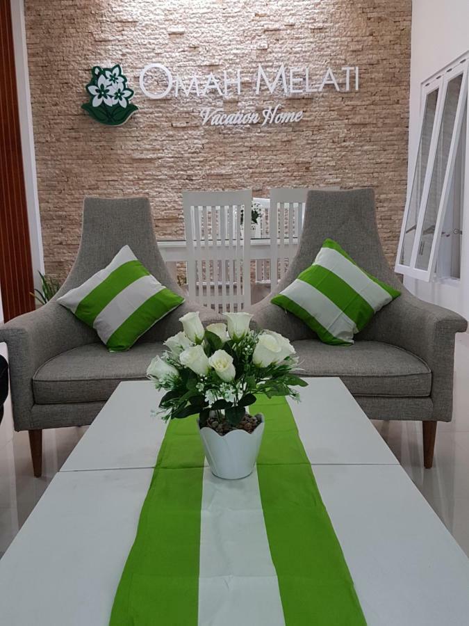 Omah Melati - Vacation Home Surakarta  Экстерьер фото