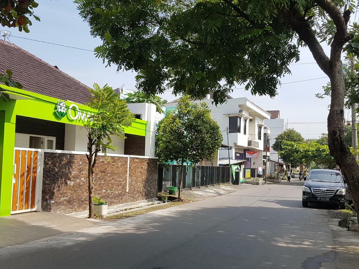 Omah Melati - Vacation Home Surakarta  Экстерьер фото