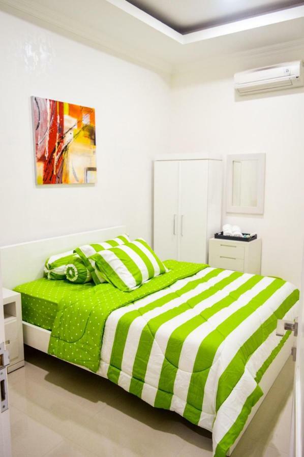 Omah Melati - Vacation Home Surakarta  Экстерьер фото