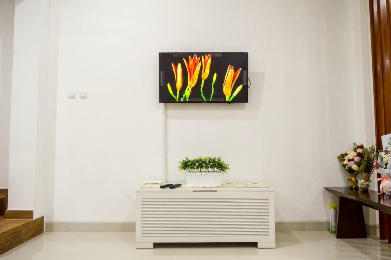 Omah Melati - Vacation Home Surakarta  Экстерьер фото