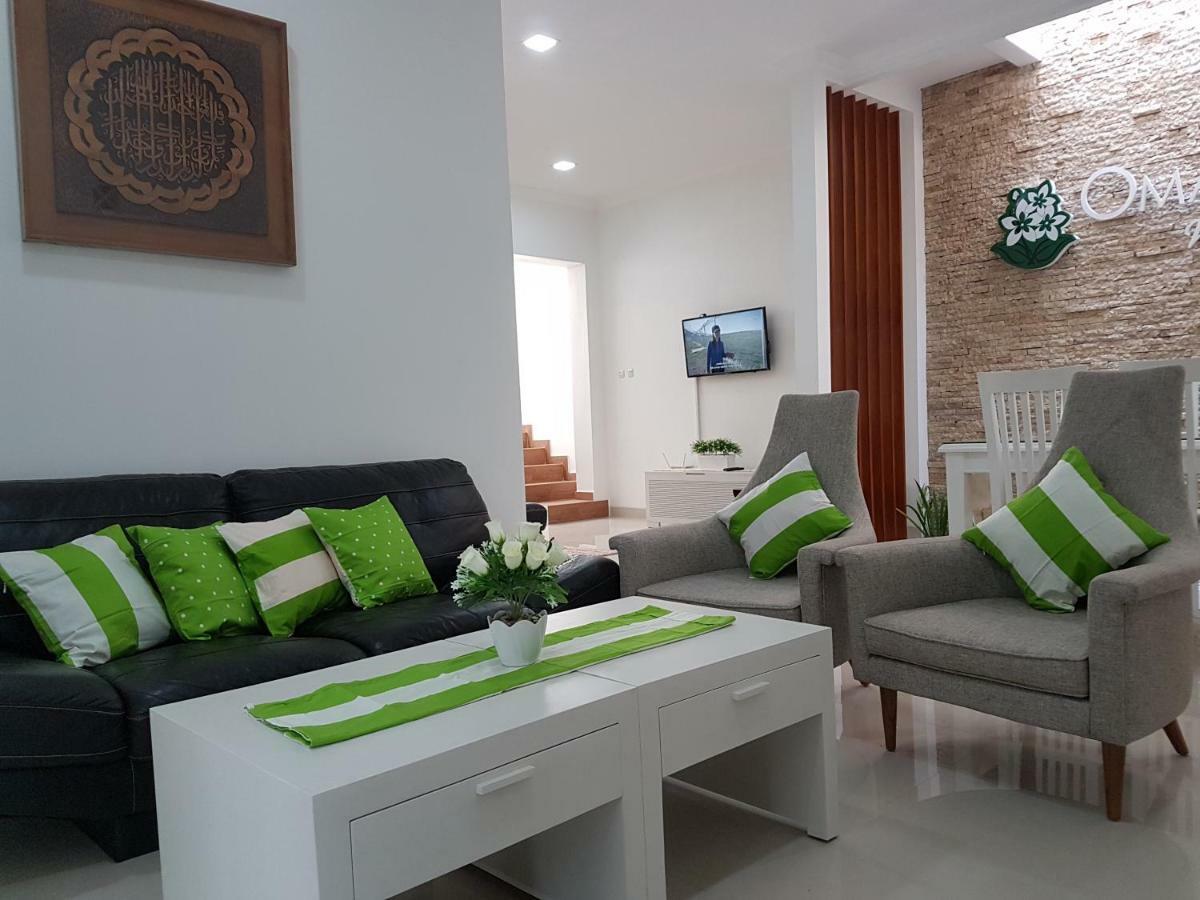 Omah Melati - Vacation Home Surakarta  Экстерьер фото